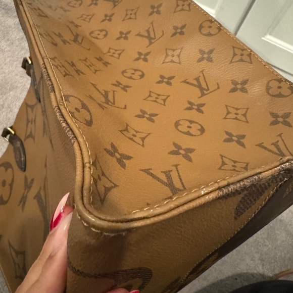 LOUIS VUITTON Reverse “On The Go” GM Tote - Picture 11 of 16